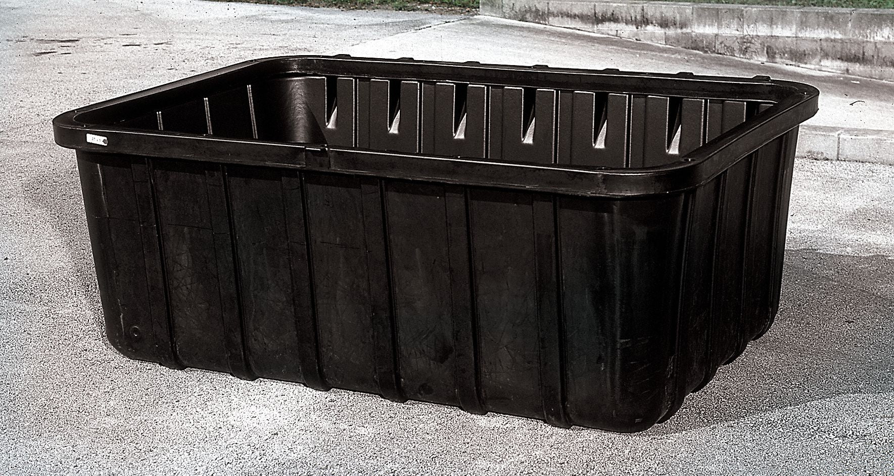 IBC Containment Unit Black 32-3/4 in H