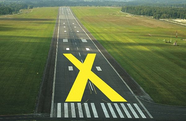 Runway Closure Marker Yellow 720 H